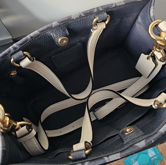 Coach Dempsey caryall bag - Picture 4 of 8